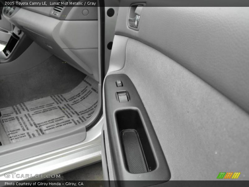 Lunar Mist Metallic / Gray 2005 Toyota Camry LE