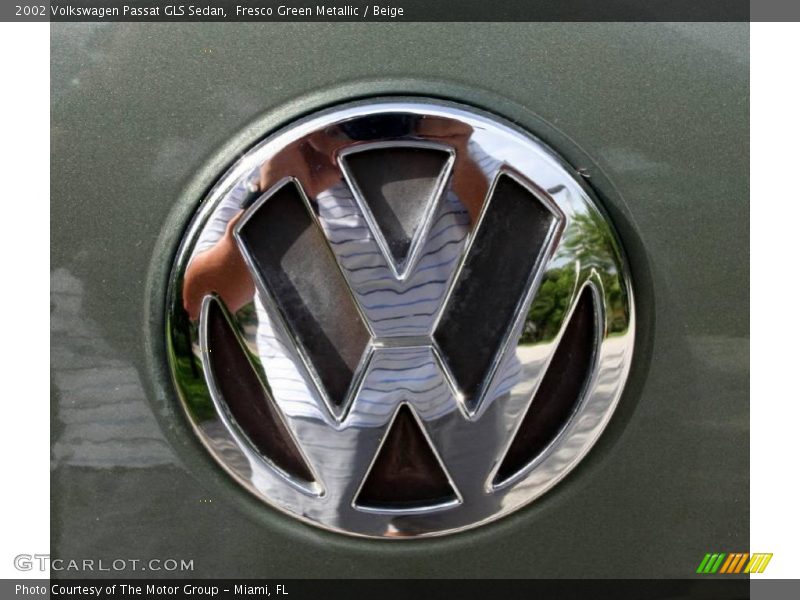 Fresco Green Metallic / Beige 2002 Volkswagen Passat GLS Sedan