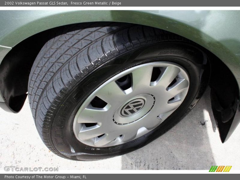 Fresco Green Metallic / Beige 2002 Volkswagen Passat GLS Sedan