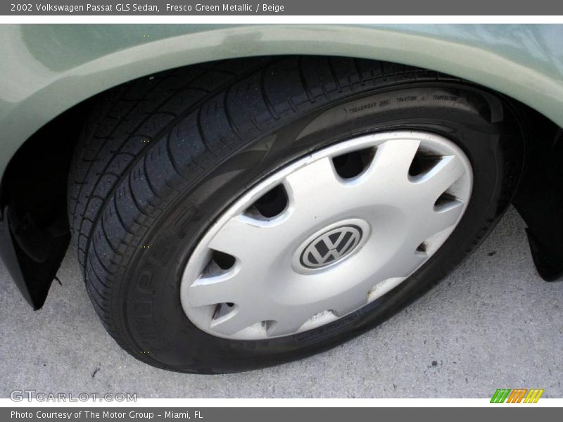 Fresco Green Metallic / Beige 2002 Volkswagen Passat GLS Sedan