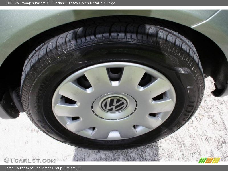 Fresco Green Metallic / Beige 2002 Volkswagen Passat GLS Sedan