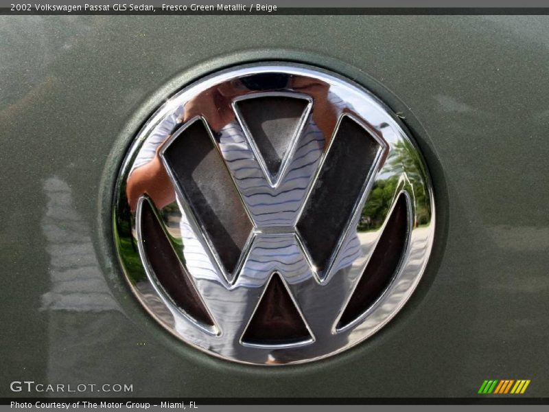 Fresco Green Metallic / Beige 2002 Volkswagen Passat GLS Sedan