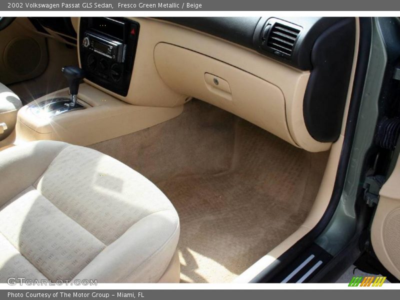 Fresco Green Metallic / Beige 2002 Volkswagen Passat GLS Sedan
