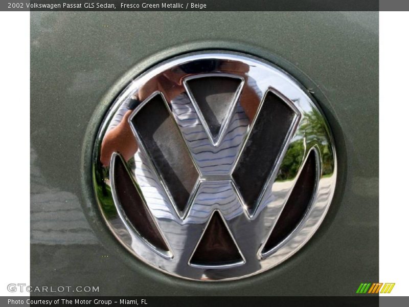 Fresco Green Metallic / Beige 2002 Volkswagen Passat GLS Sedan