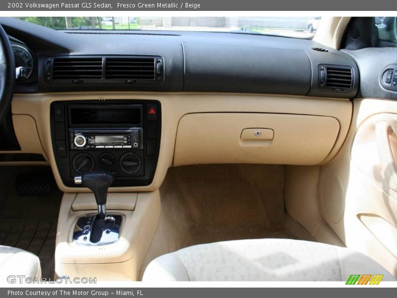 Fresco Green Metallic / Beige 2002 Volkswagen Passat GLS Sedan