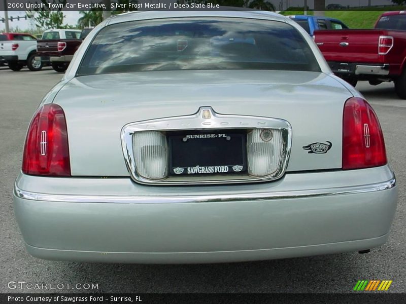 Silver Frost Metallic / Deep Slate Blue 2000 Lincoln Town Car Executive