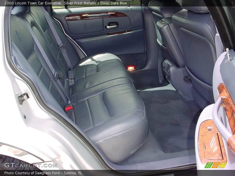 Silver Frost Metallic / Deep Slate Blue 2000 Lincoln Town Car Executive