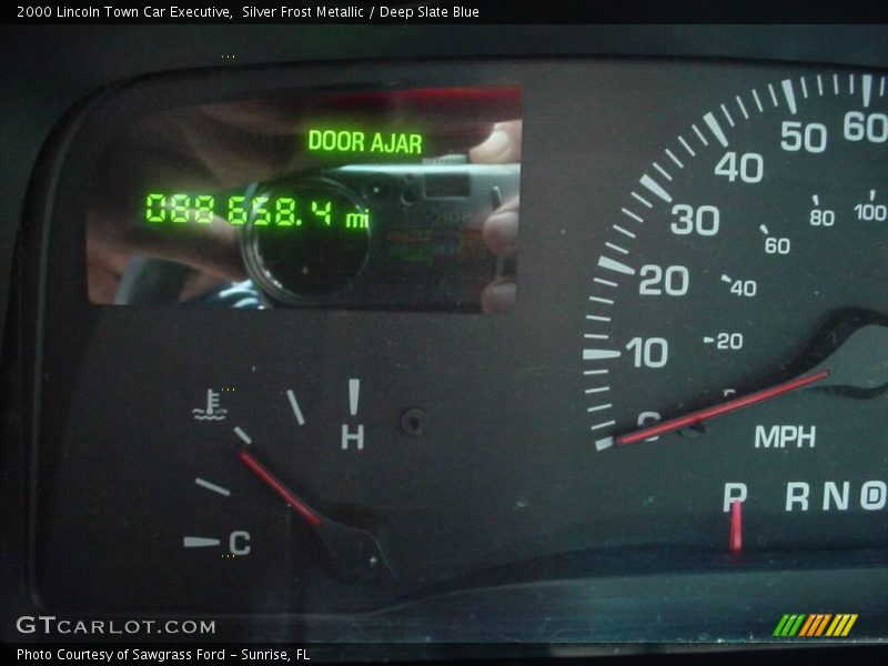 Silver Frost Metallic / Deep Slate Blue 2000 Lincoln Town Car Executive