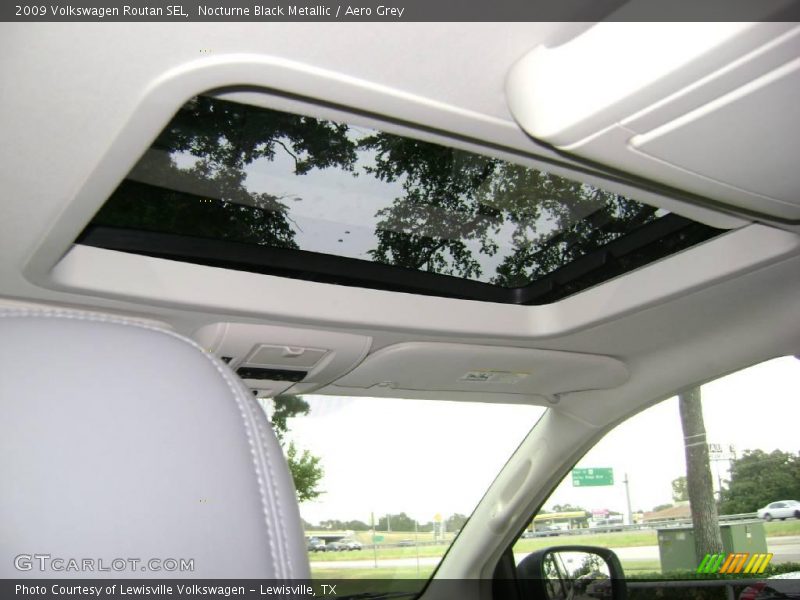 Nocturne Black Metallic / Aero Grey 2009 Volkswagen Routan SEL