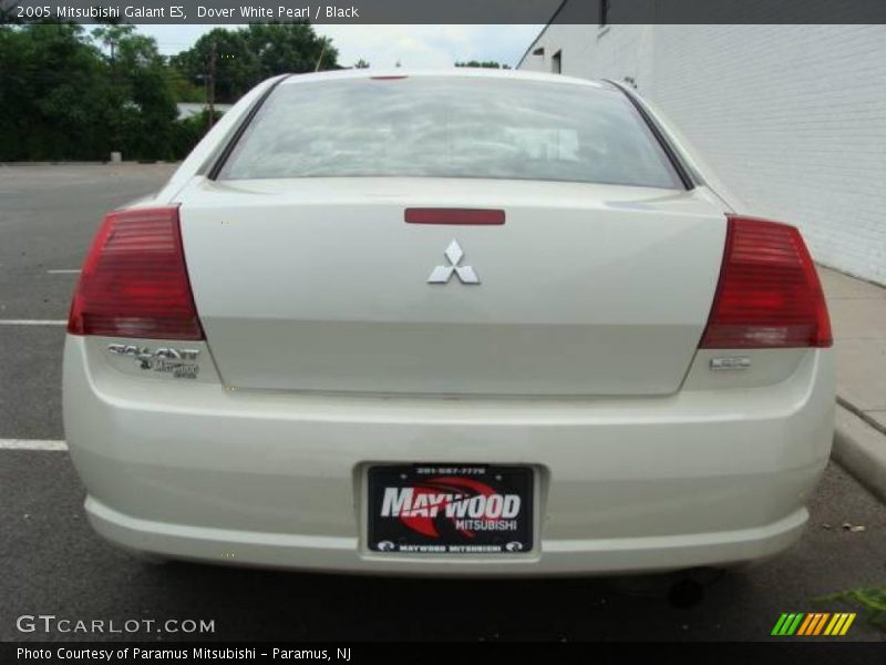 Dover White Pearl / Black 2005 Mitsubishi Galant ES