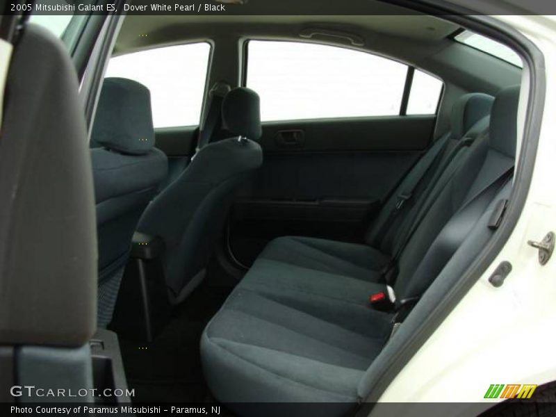 Dover White Pearl / Black 2005 Mitsubishi Galant ES