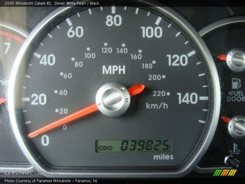 Dover White Pearl / Black 2005 Mitsubishi Galant ES