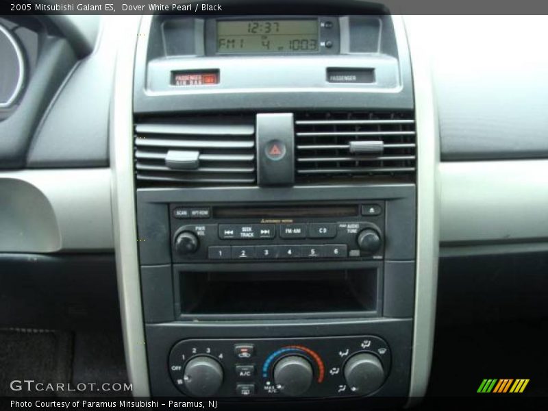 Dover White Pearl / Black 2005 Mitsubishi Galant ES