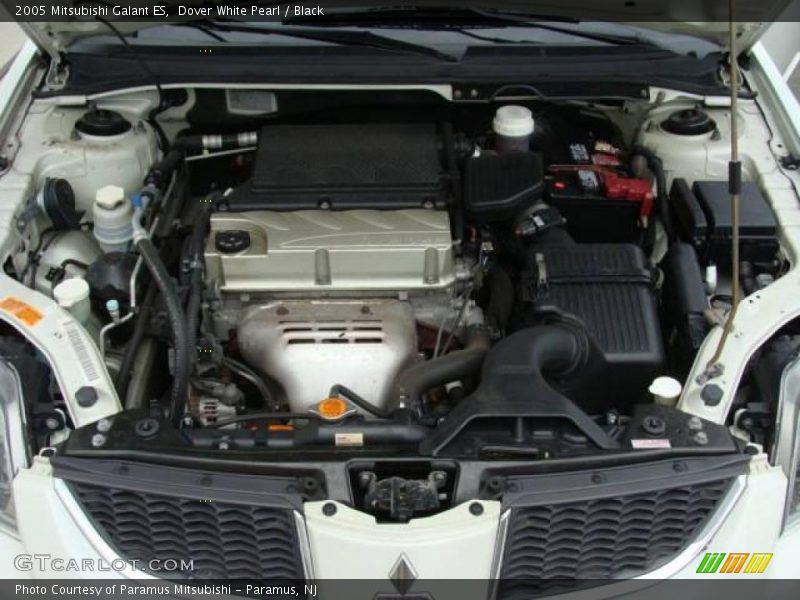 Dover White Pearl / Black 2005 Mitsubishi Galant ES