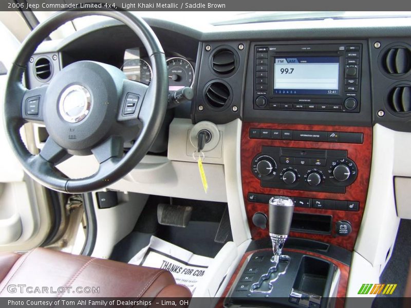 Light Khaki Metallic / Saddle Brown 2006 Jeep Commander Limited 4x4