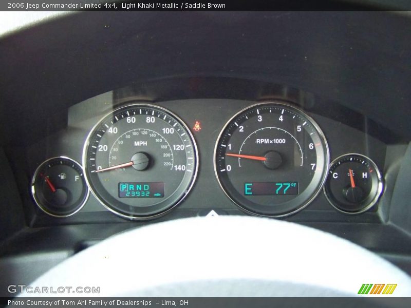 Light Khaki Metallic / Saddle Brown 2006 Jeep Commander Limited 4x4