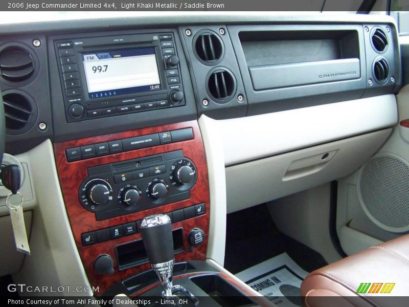 Light Khaki Metallic / Saddle Brown 2006 Jeep Commander Limited 4x4