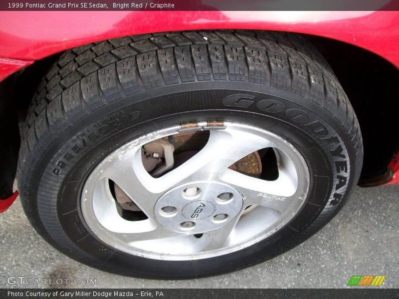 Bright Red / Graphite 1999 Pontiac Grand Prix SE Sedan