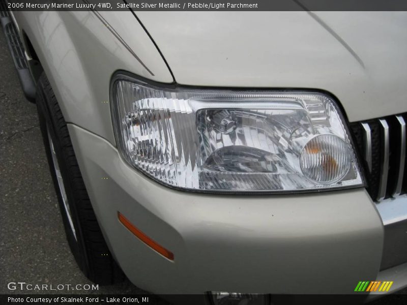 Satellite Silver Metallic / Pebble/Light Parchment 2006 Mercury Mariner Luxury 4WD