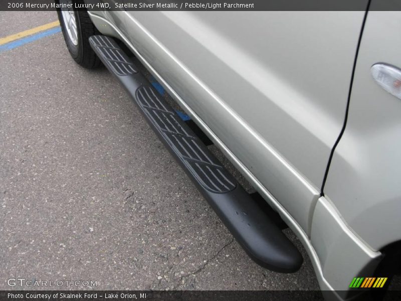 Satellite Silver Metallic / Pebble/Light Parchment 2006 Mercury Mariner Luxury 4WD