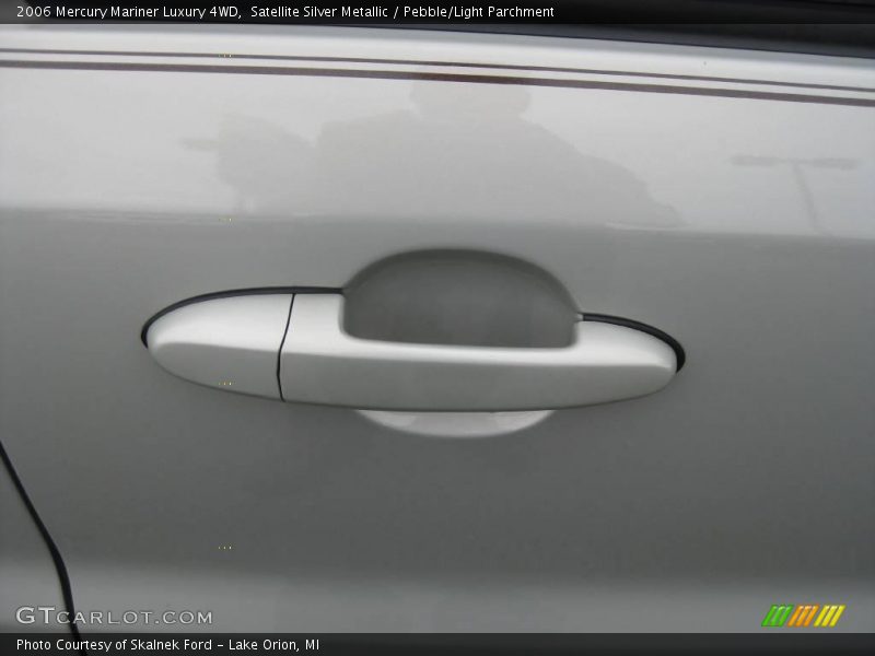 Satellite Silver Metallic / Pebble/Light Parchment 2006 Mercury Mariner Luxury 4WD