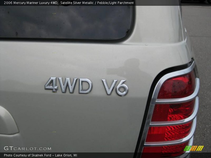 Satellite Silver Metallic / Pebble/Light Parchment 2006 Mercury Mariner Luxury 4WD