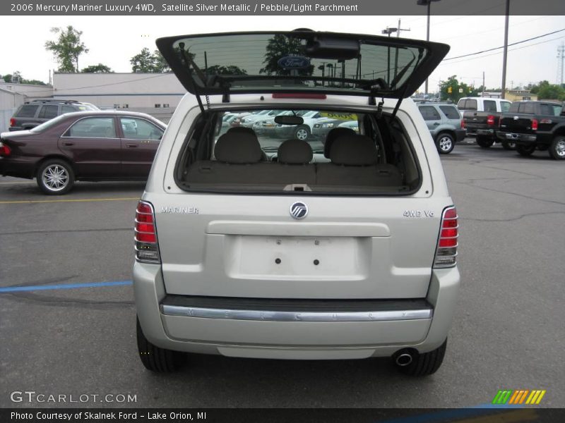 Satellite Silver Metallic / Pebble/Light Parchment 2006 Mercury Mariner Luxury 4WD