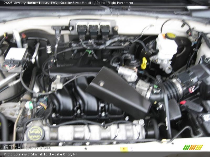 Satellite Silver Metallic / Pebble/Light Parchment 2006 Mercury Mariner Luxury 4WD