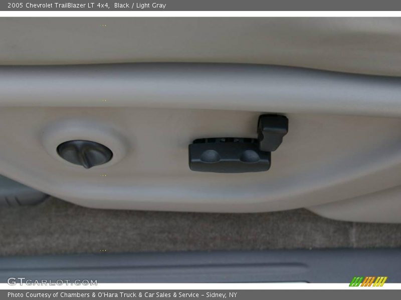 Black / Light Gray 2005 Chevrolet TrailBlazer LT 4x4