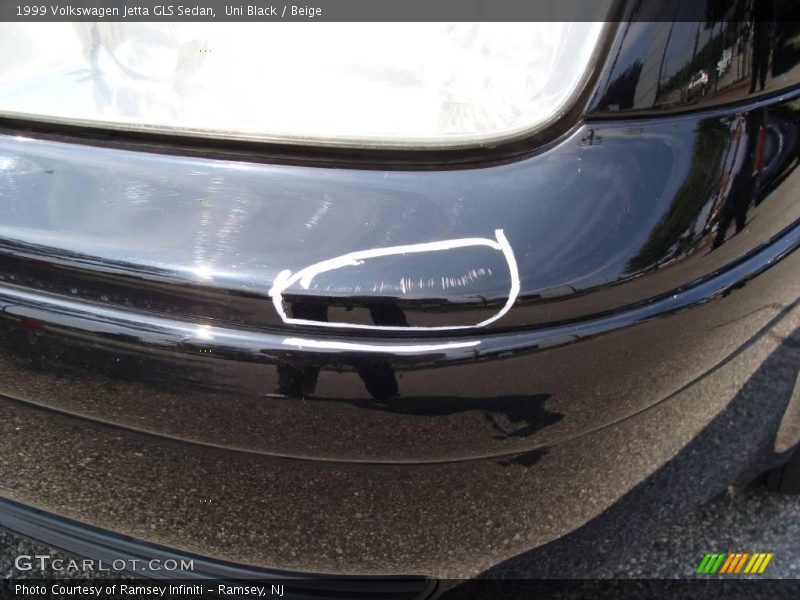 Uni Black / Beige 1999 Volkswagen Jetta GLS Sedan