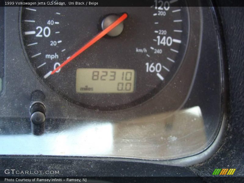 Uni Black / Beige 1999 Volkswagen Jetta GLS Sedan
