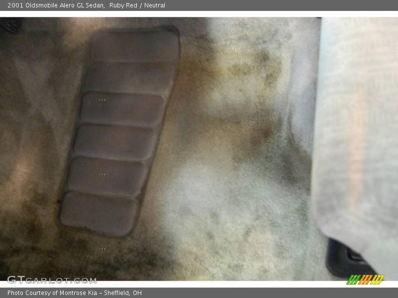 Ruby Red / Neutral 2001 Oldsmobile Alero GL Sedan