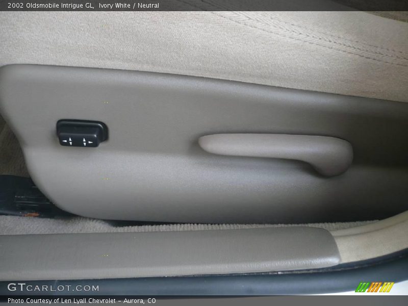 Ivory White / Neutral 2002 Oldsmobile Intrigue GL