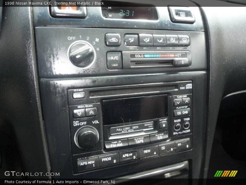 Sterling Mist Metallic / Black 1998 Nissan Maxima GXE