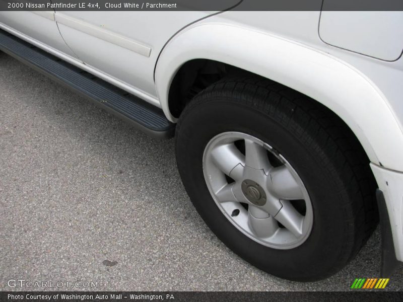 Cloud White / Parchment 2000 Nissan Pathfinder LE 4x4