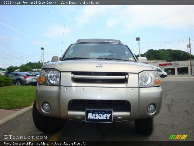 Sand Dune Metallic / Beige 2002 Nissan Frontier SE Crew Cab 4x4