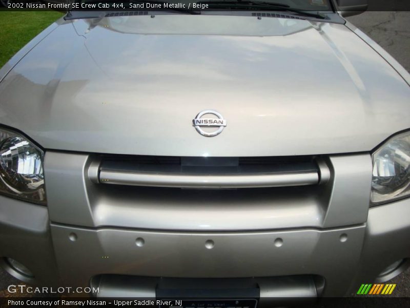 Sand Dune Metallic / Beige 2002 Nissan Frontier SE Crew Cab 4x4