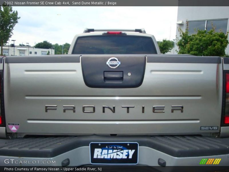 Sand Dune Metallic / Beige 2002 Nissan Frontier SE Crew Cab 4x4