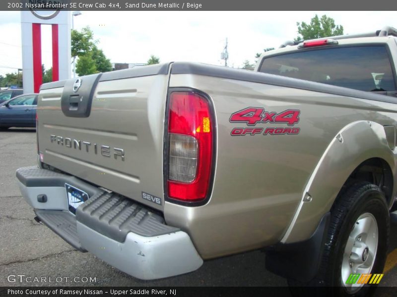 Sand Dune Metallic / Beige 2002 Nissan Frontier SE Crew Cab 4x4