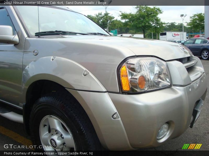 Sand Dune Metallic / Beige 2002 Nissan Frontier SE Crew Cab 4x4