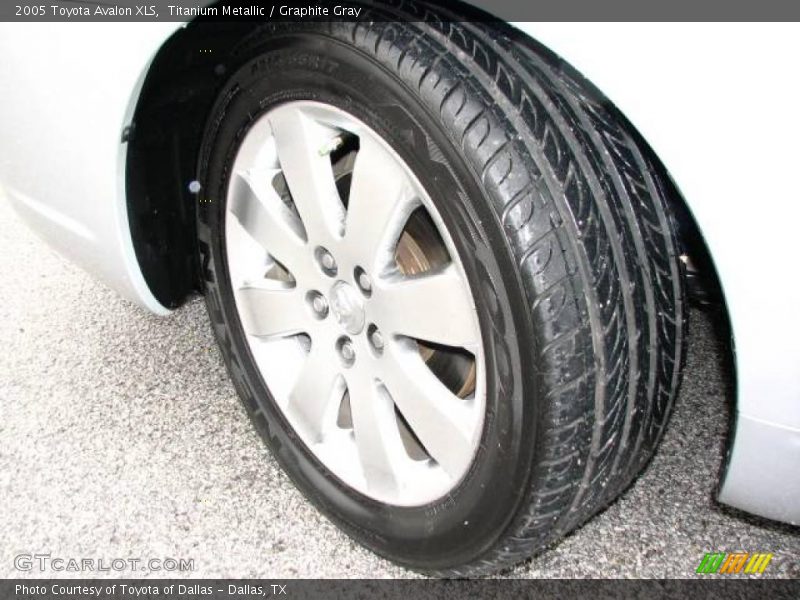 Titanium Metallic / Graphite Gray 2005 Toyota Avalon XLS