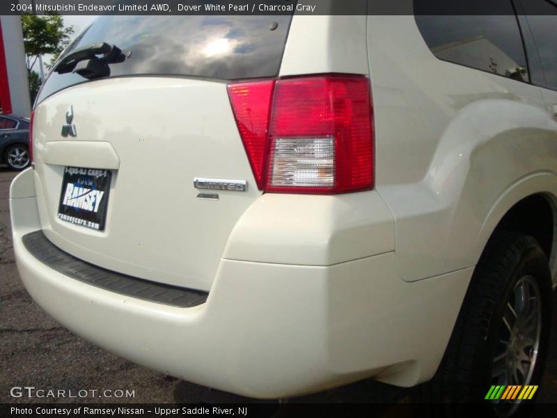 Dover White Pearl / Charcoal Gray 2004 Mitsubishi Endeavor Limited AWD
