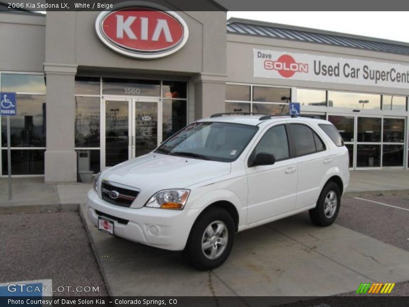 White / Beige 2006 Kia Sedona LX