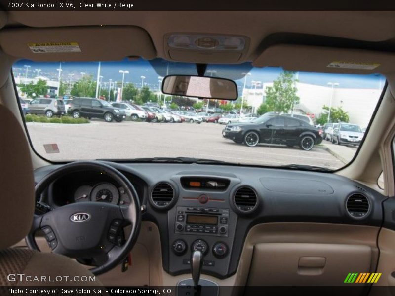 Clear White / Beige 2007 Kia Rondo EX V6