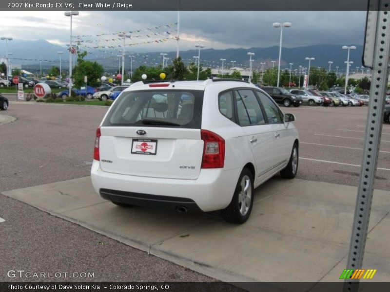 Clear White / Beige 2007 Kia Rondo EX V6