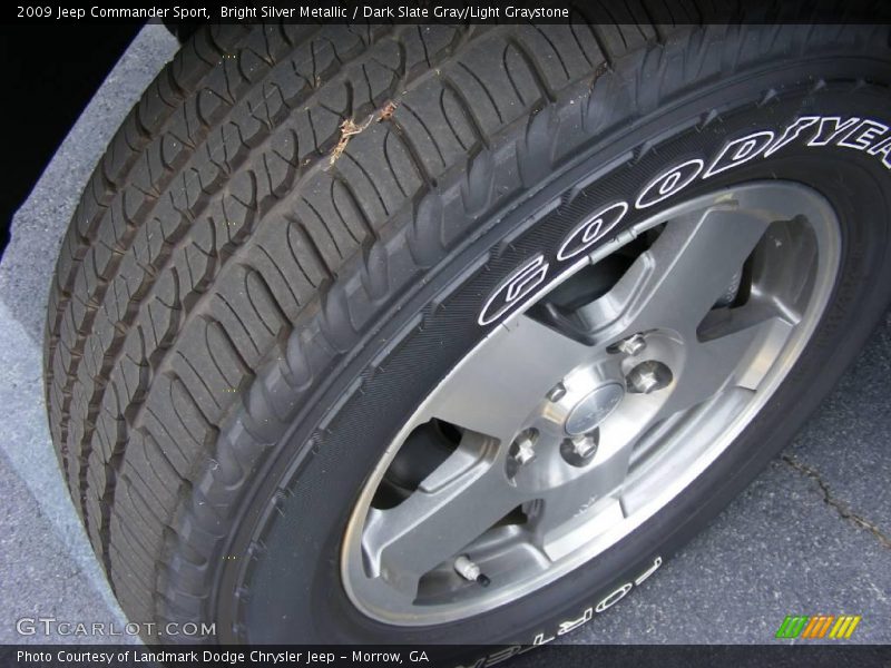 Bright Silver Metallic / Dark Slate Gray/Light Graystone 2009 Jeep Commander Sport