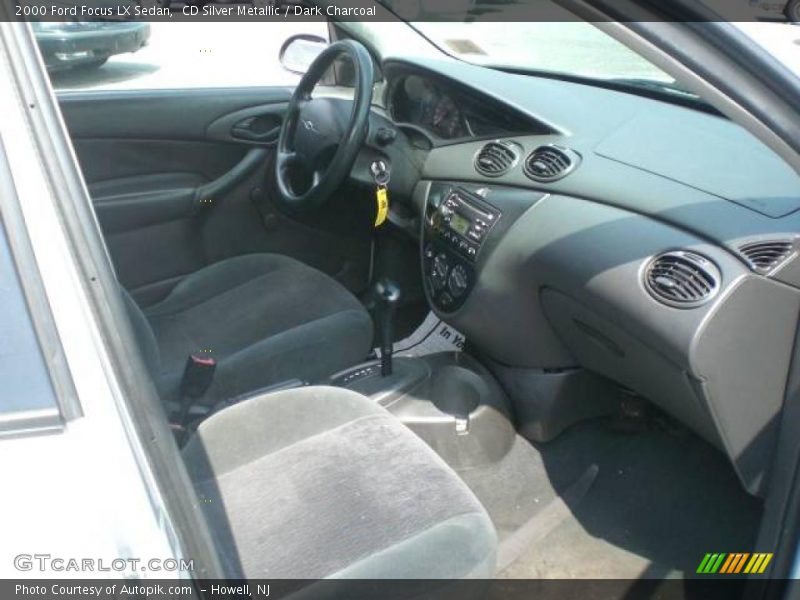 CD Silver Metallic / Dark Charcoal 2000 Ford Focus LX Sedan