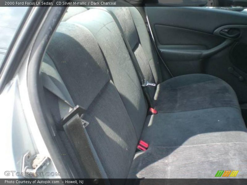CD Silver Metallic / Dark Charcoal 2000 Ford Focus LX Sedan