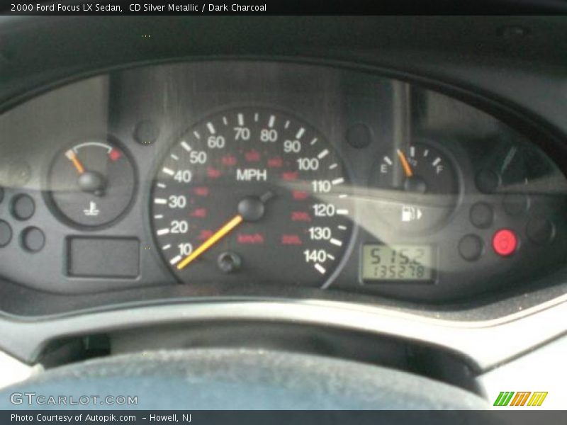 CD Silver Metallic / Dark Charcoal 2000 Ford Focus LX Sedan