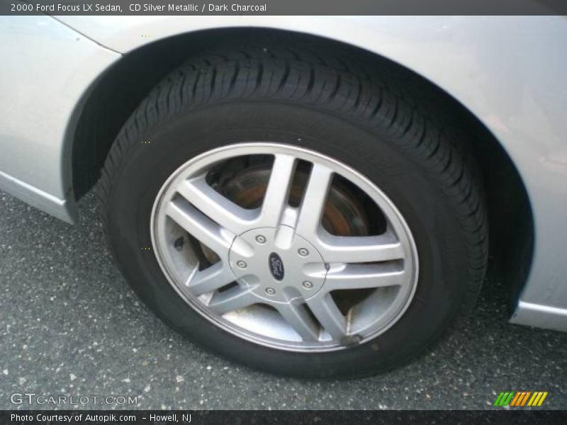 CD Silver Metallic / Dark Charcoal 2000 Ford Focus LX Sedan